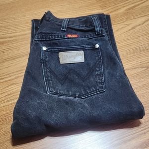 Woman's Wrangler  size 7x30 black
